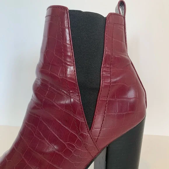 Steve Madden Ladon Chelsea Lug Sole Booties - Picture 3 of 9